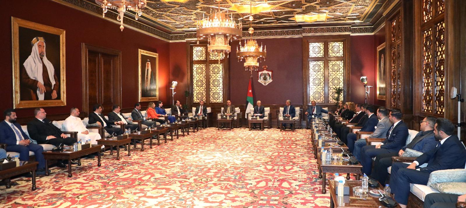رئيس الديوان الملكي يلتقي وفدين من أبناء معان وملتقى النشامى للجالية الأردنية حول العالم