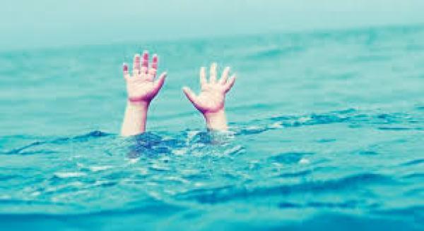 خلال اجازته .. أحد مرتبات الدفاع المدني ينقذ طفلة من الغرق