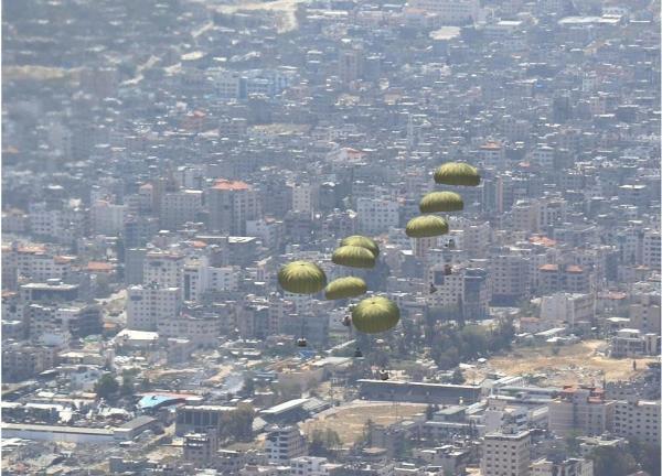 الجيش ينفذ 8 إنزالات جوية لمساعدات على شمال غزة