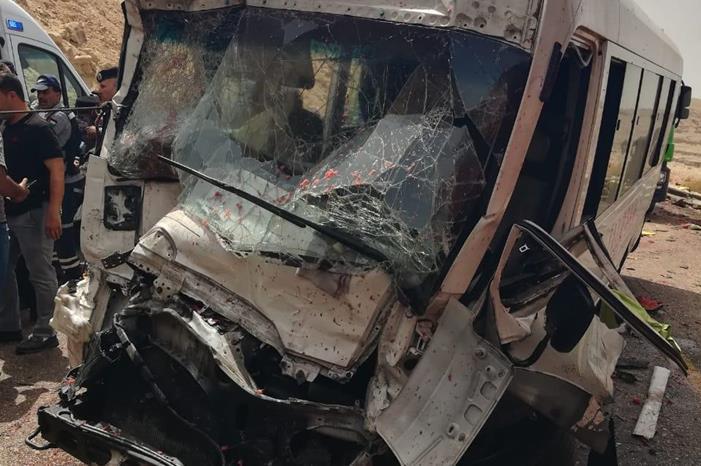 18 إصابة بحادث سير مروع على طريق البحر الميت- صور