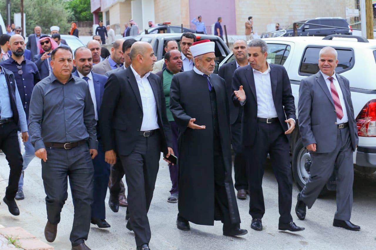 الخلايلة يفتتح ملتقى الوعظ والإرشاد واليوم الخيري والطبي المجاني في بلدة سوف. 