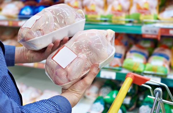 حماية المستهلك: تجار يتحايلون على قرار السقوف السعرية للدجاج