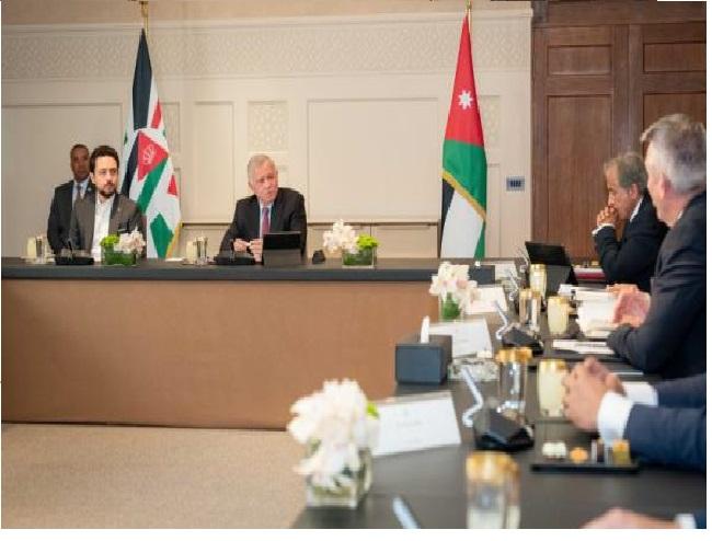 الملك يلتقي ممثلين عن شركات عالمية