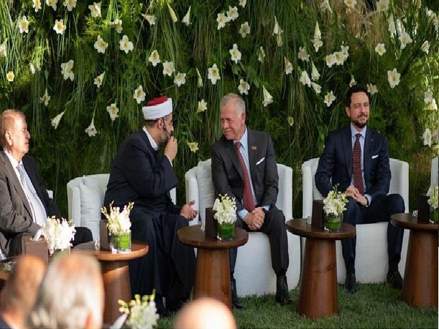 بحضور الملك وولي العهد..جاهة لطلب الأميرة عائشة بنت فيصل(صور)