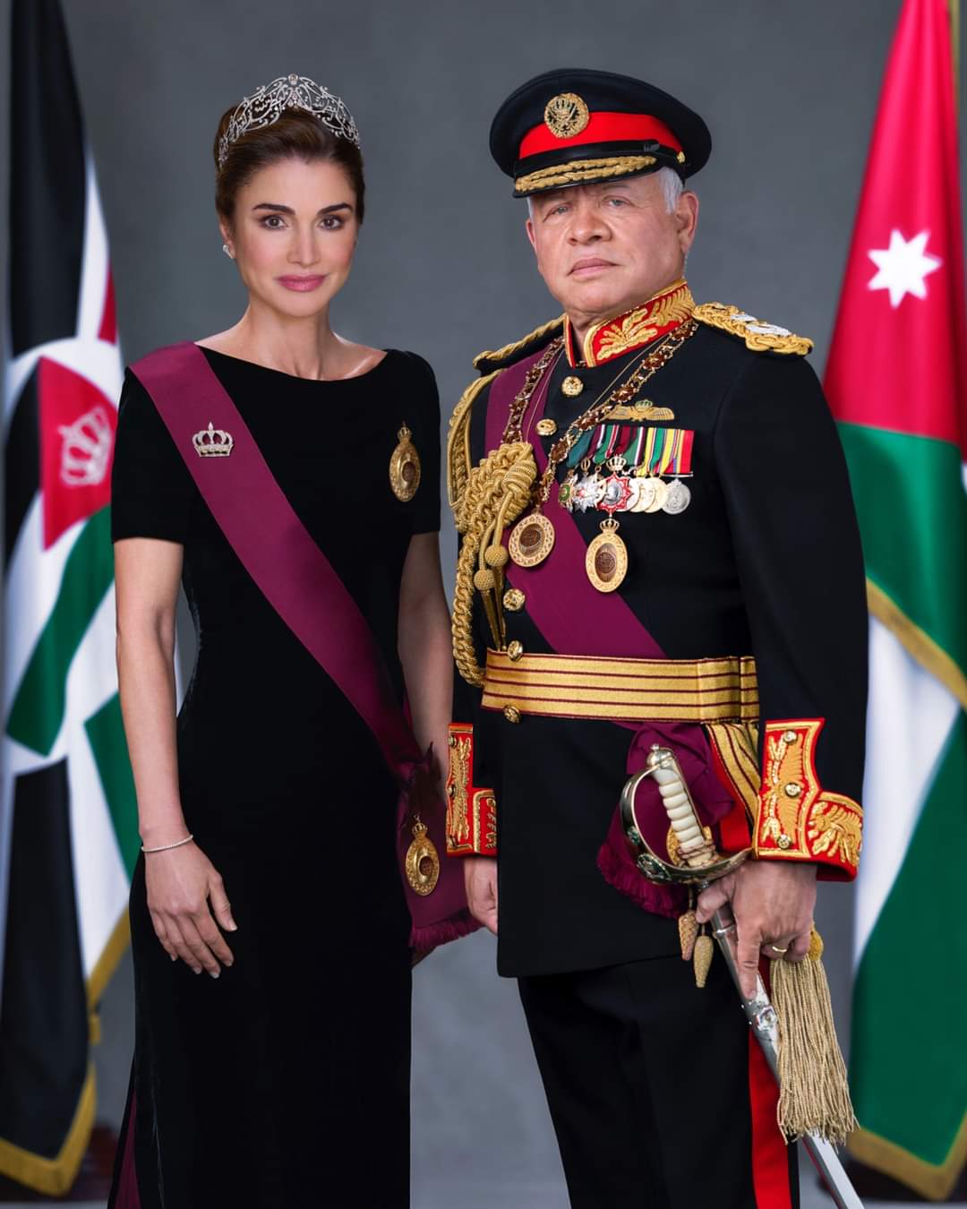 الملك والملكة وولي العهد يشهدون فعالية اليوبيل الفضي لتسلم جلالته سلطاته الدستورية