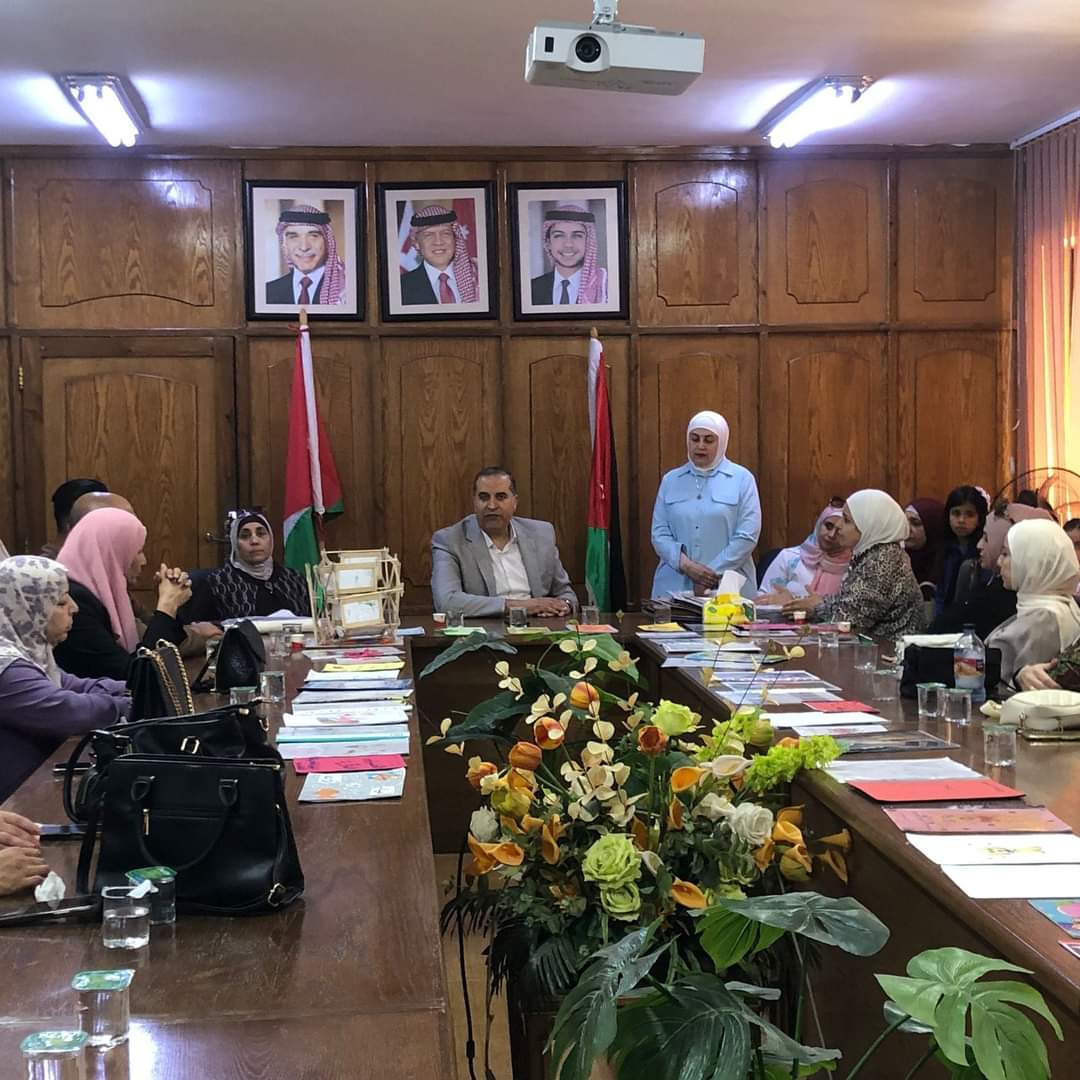 الشوابكة يكرم الطلبة الفائزين في مبادرة قصتي الجميلة في لواء الجامعة
