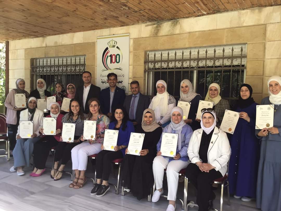 الغول يرعى تخريج المشاركات بدورة تدريب مدربين في مجال البيئة والتغير المناخي.