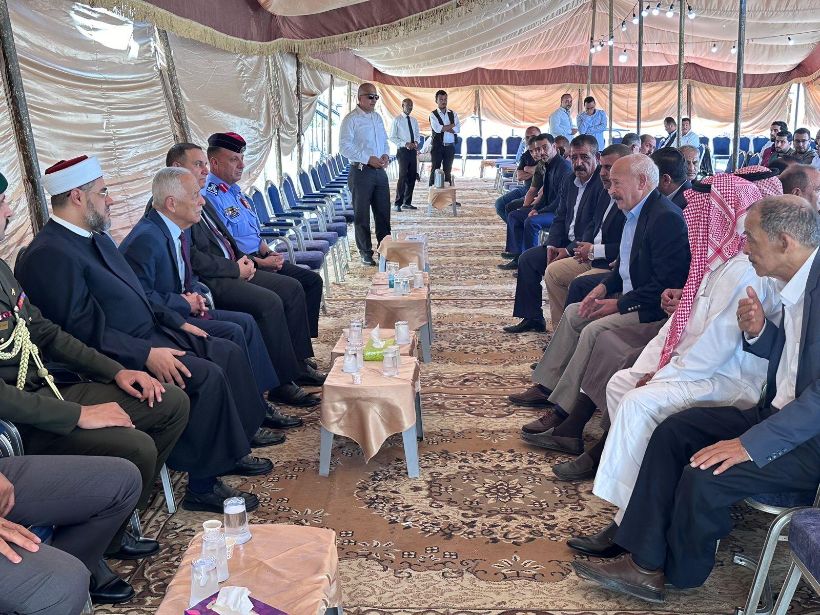 *مندوبا عن الملك وولي العهد.. العيسوي يعزي قبيلة العدوان*