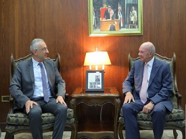 الفايز: يطالب المجتمع الدولي بدعم جهود الملك  لإنهاء صراعات المنطقة