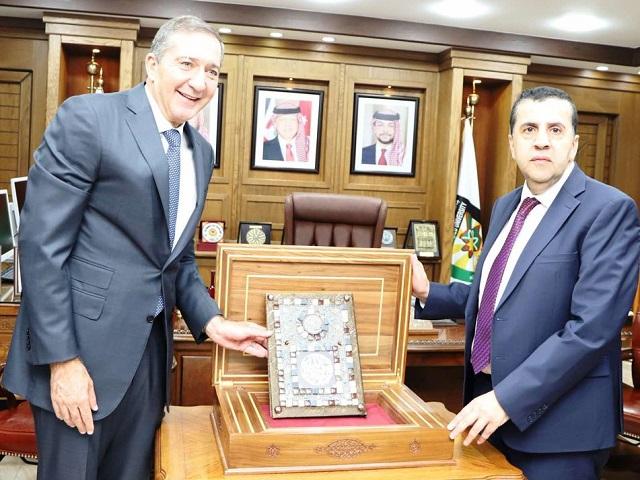 نائب رئيس مجلس الاعيان يزور جامعة البلقاء التطبيقية
