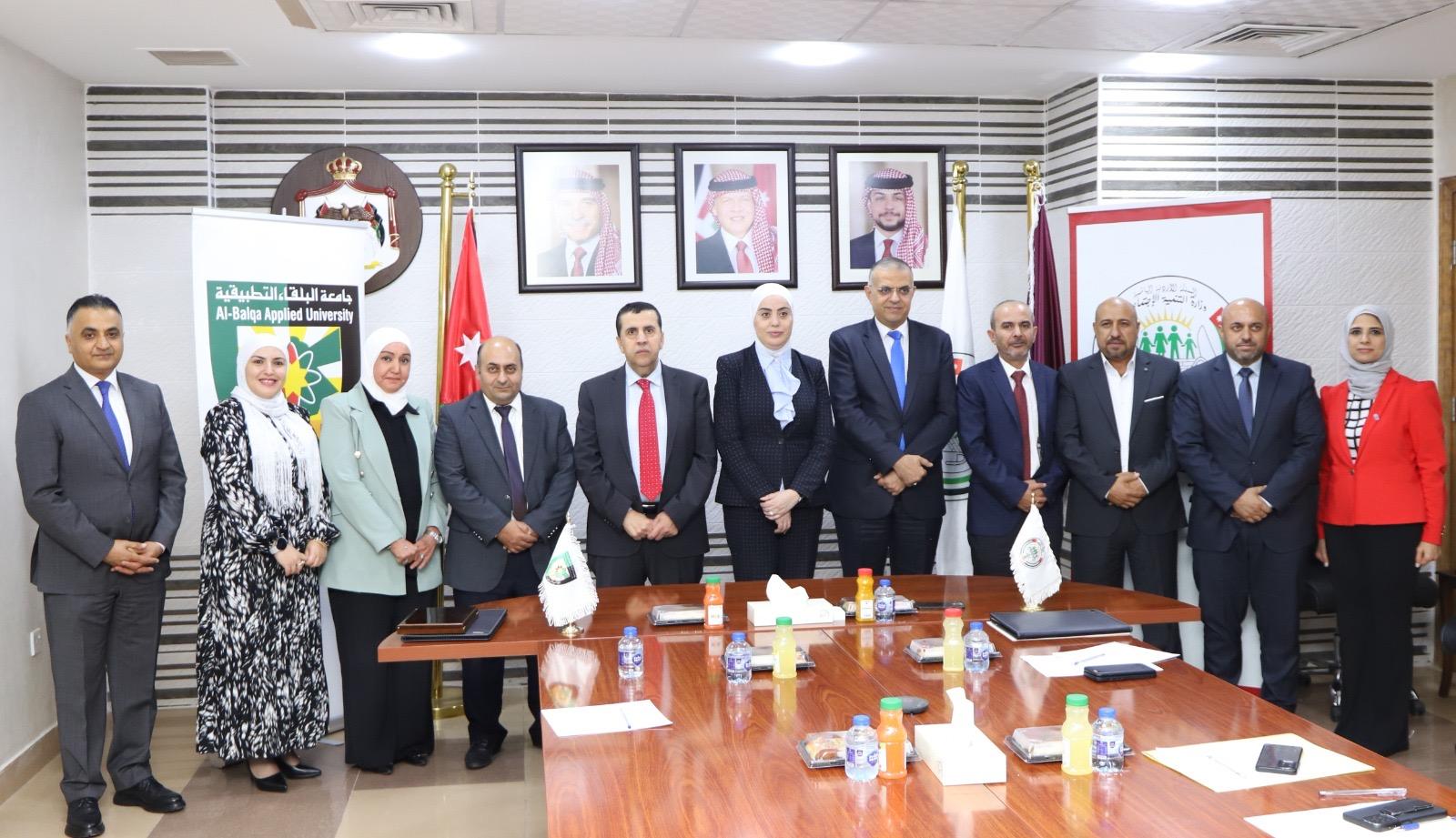 توقيع مذكرة تفاهم للتدريب بين التنمية الاجتماعية والبلقاء التطبيقية