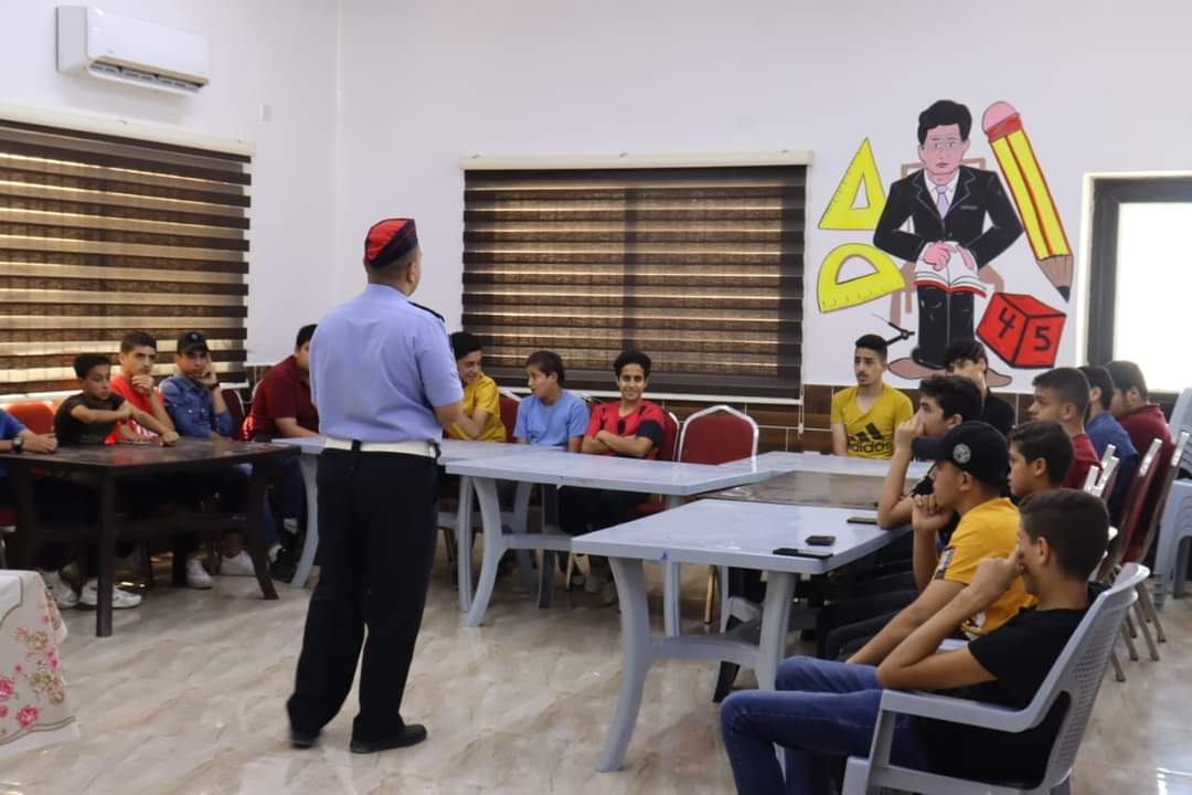 ورشتي عمل حول رسالة عمان ،والسير في مركز شباب عنجرة النموذجي