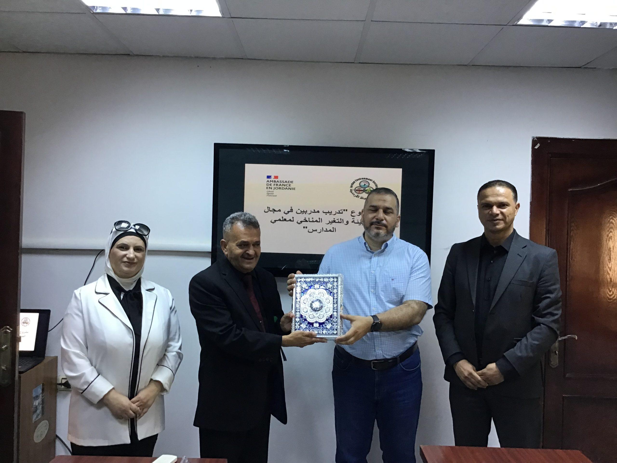 الخصاونة يرعى تخريج المشاركات بدورة تدريب مدربين بمجال البيئة والتغير المناخي.