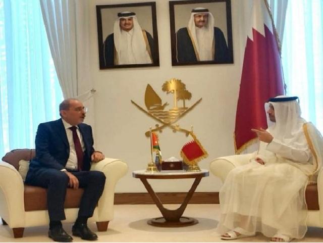 الصفدي ووزير الخارجية القطري يؤكدان خطورة استمرار العدوان على غزة