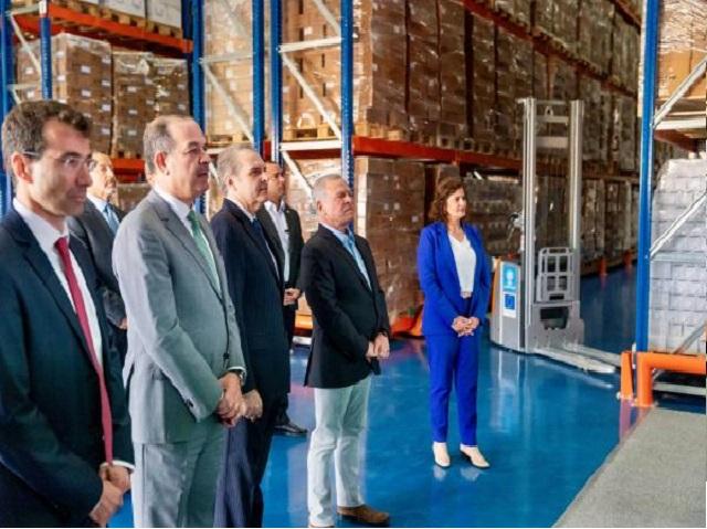 الملك يفتتح مستودع المخزون الطبي الاستراتيجي (صور)