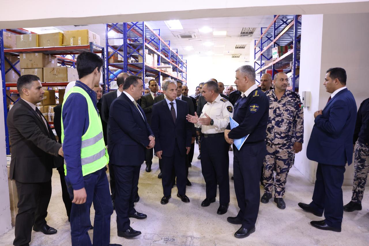 رئيس الوزراء يؤكِّد أهميَّة الاستمرار بتطوير خدمات البريد الأردني وتوسيع نطاقها
