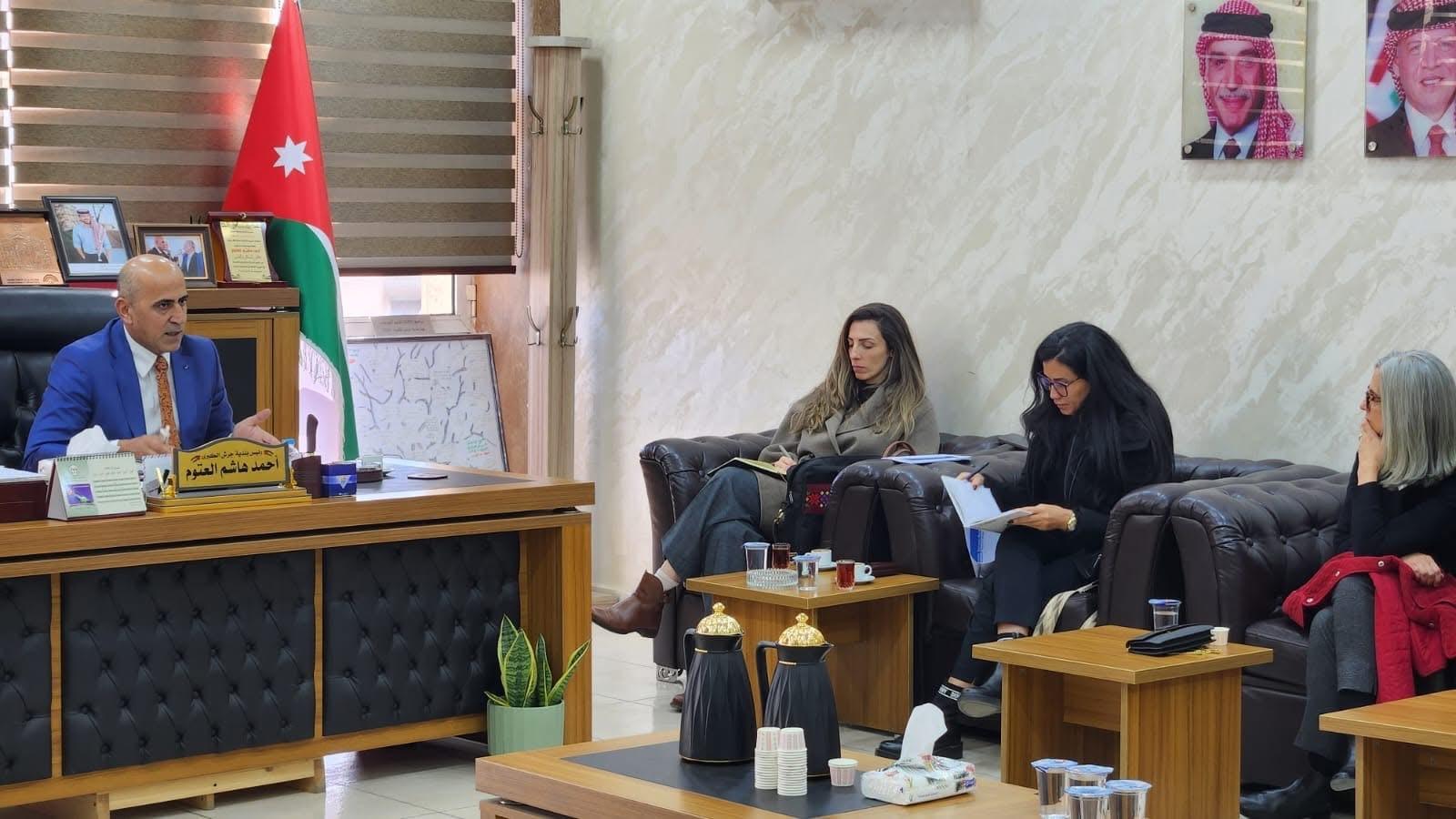 رئيس بلدية جرش يبحث التعاون مع مشروع تنمية الشباب