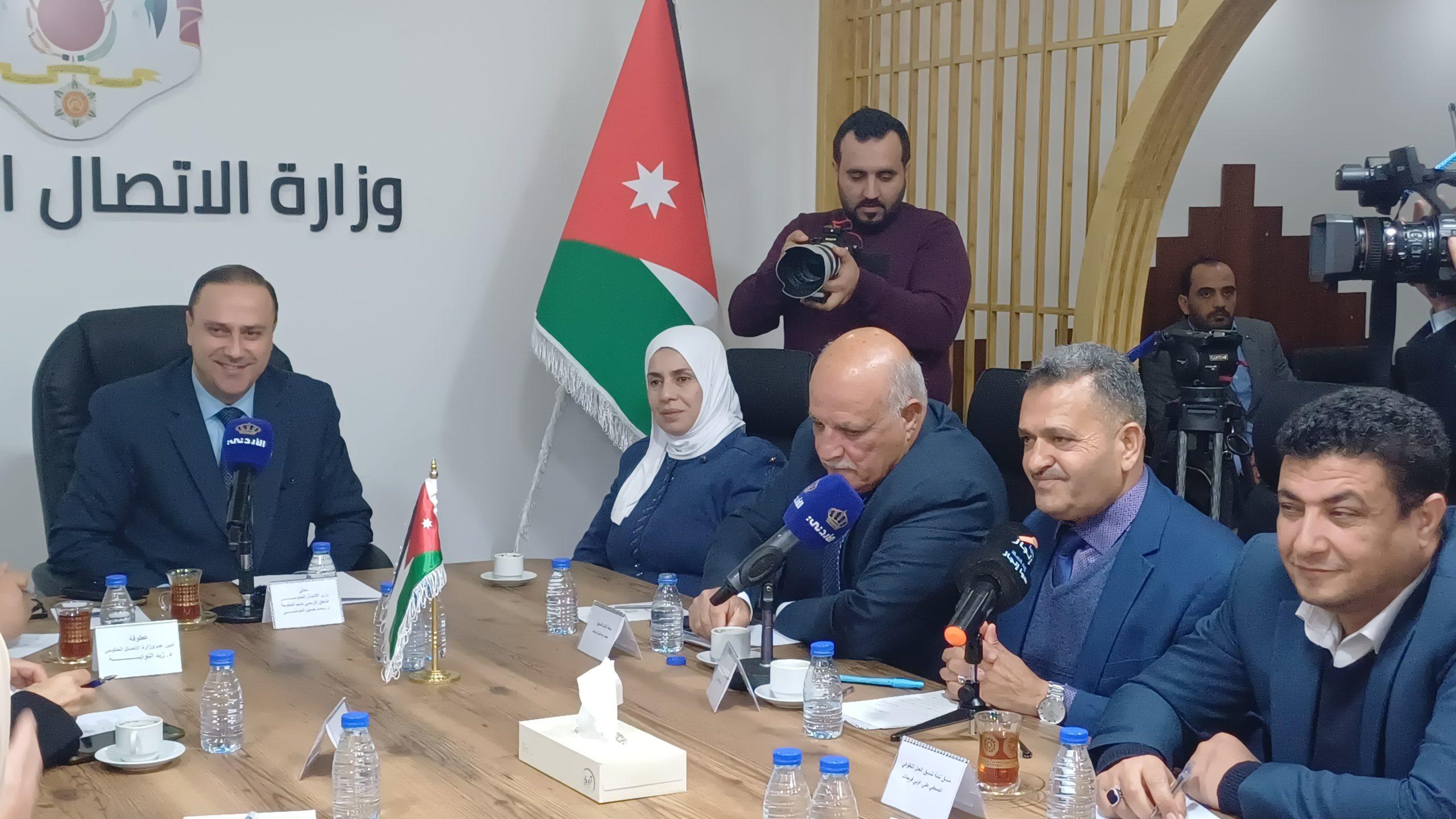 الوزير المومني يلتقي اعضاء مبادرة لجنة تنسيق العمل التطوعي والاجتماعي في عجلون وجرش .
