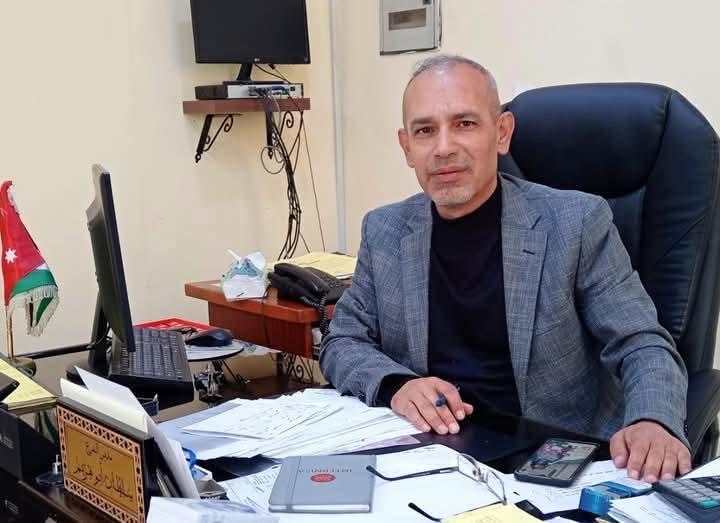 تهنئة بالدرجة الخاصة لمدير اقراض زراعي السلط سلطان أبوهزيم