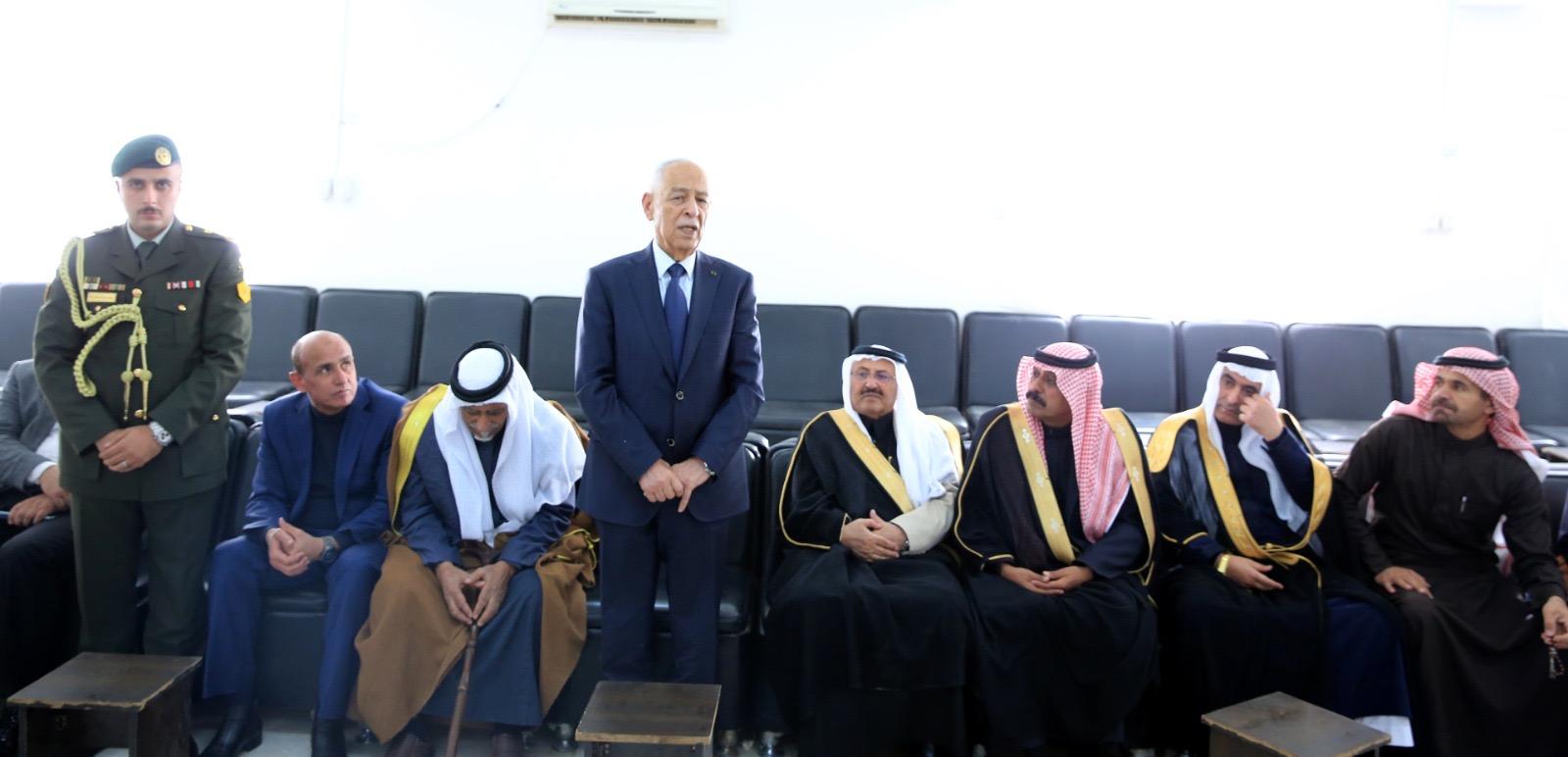 *مندوبا عن الملك وولي العهد.. العيسوي يعزي عشائر الحجايا والقرعان*