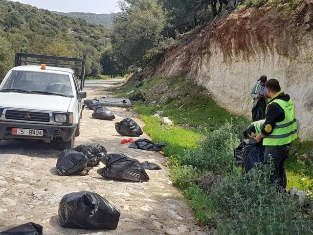 مجلس الخدمات في عجلون  يواصل جهوده للحفاظ على البيئة خلال العيد(صور)