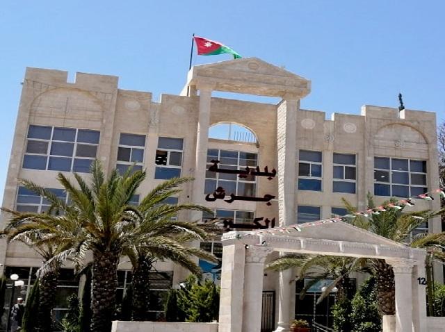 بلدية جرش تطلق مبادرة بنك الملابس