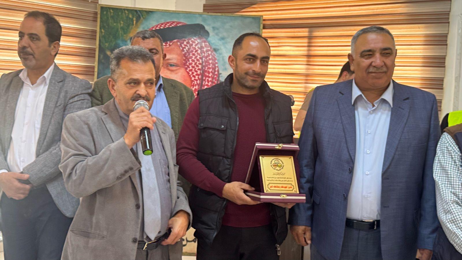 جمعية البيئة تكرم مركز زها الثقافي بعجلون