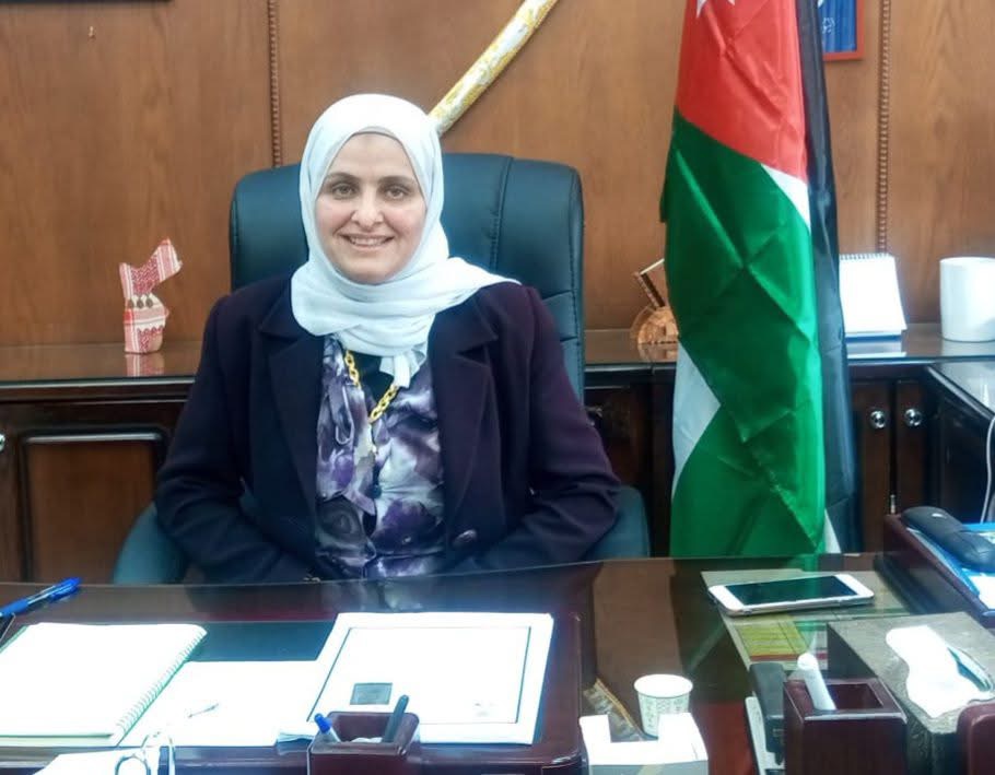 الفريحات توجه رسالة للأسرة التربوية بيوم العلم