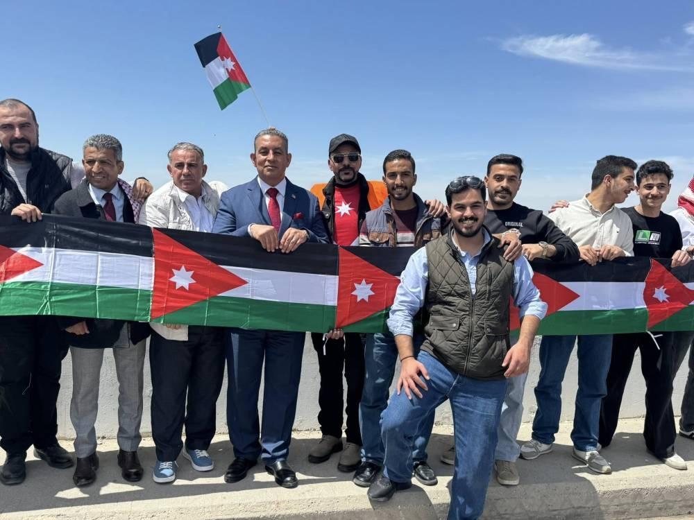 مجلس محافظة البلقاء ينظم فعالية تاريخية لرفع العلم