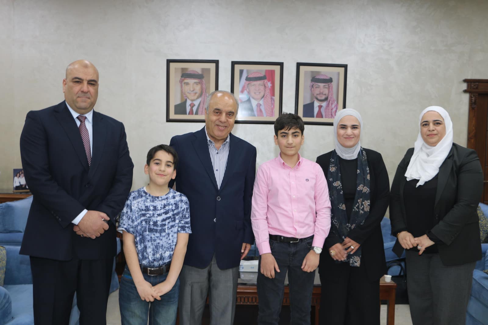 وزير التربية يكرم الطالب عبدالله سعافنة