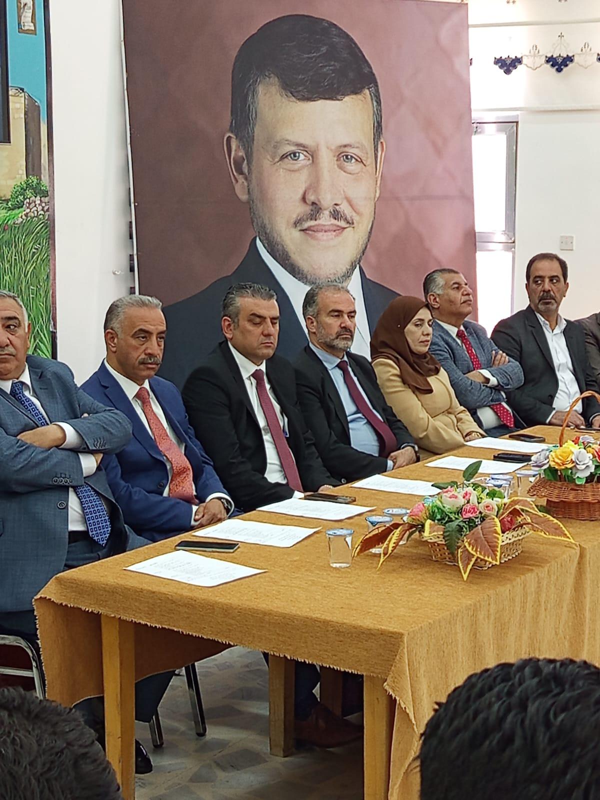 مركز شباب وشابات كفرنجة يعقد جلسة حوارية حول التحديث السياسي والريادة