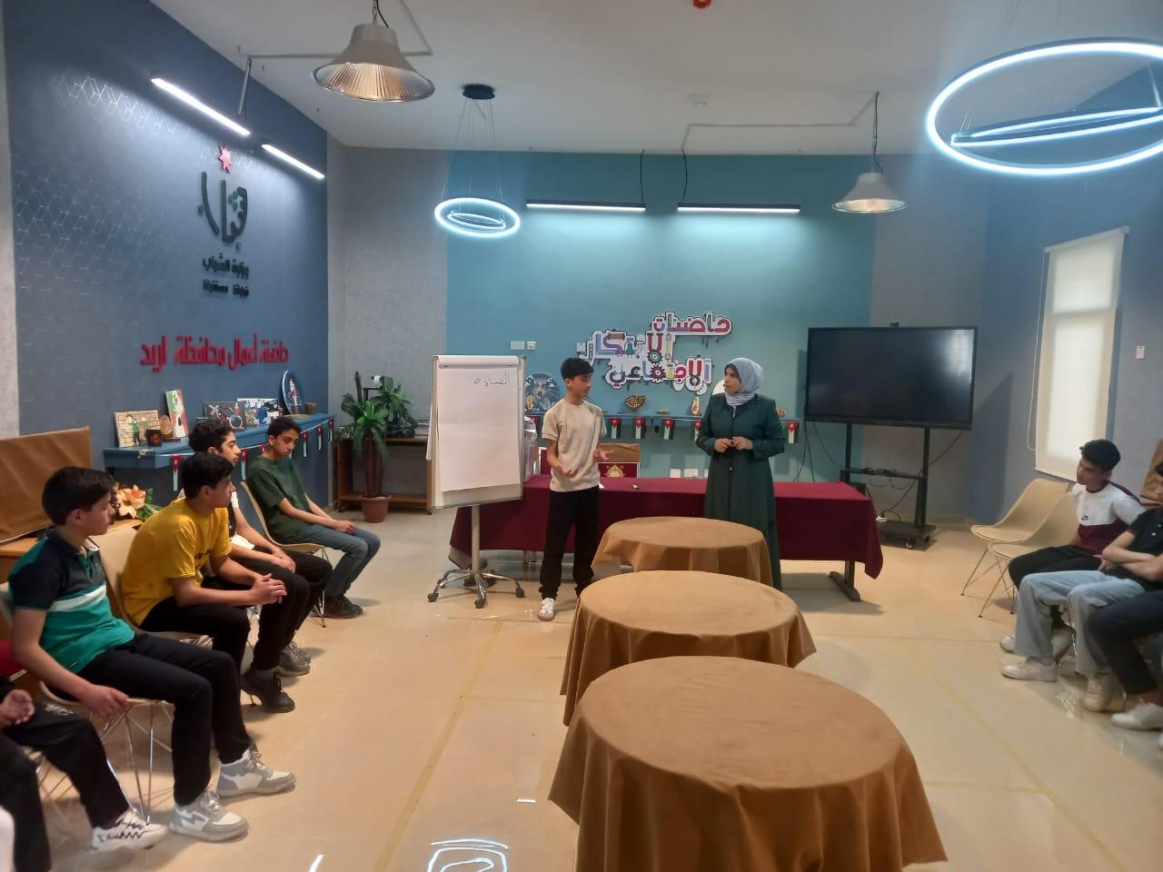 مركز شباب وشابات غرب إربد ينظم دورة تعليمية في تعزيز القدرات الشخصية في القيادة ببرنامج مهاراتي .