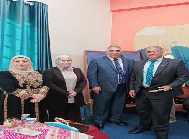 مدرسة عين جنا الثانوية المختلطة تكرم مدير اوقاف عجلون