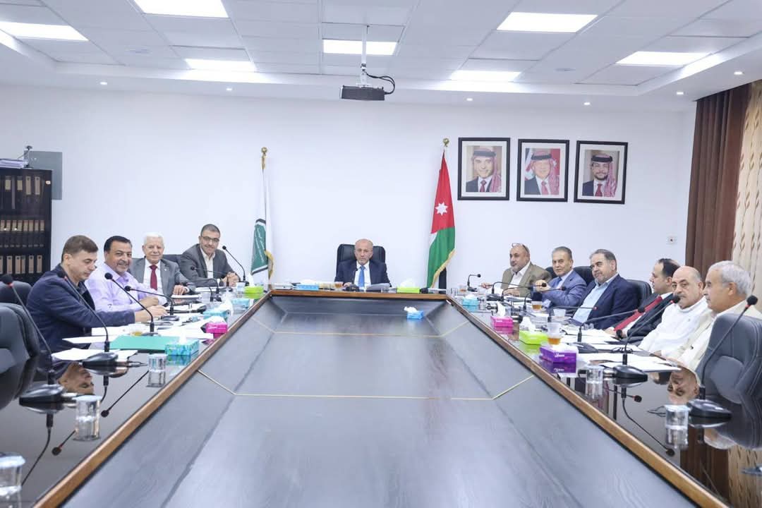 مجلس الأمناء يعقد اجتماعه الدوري