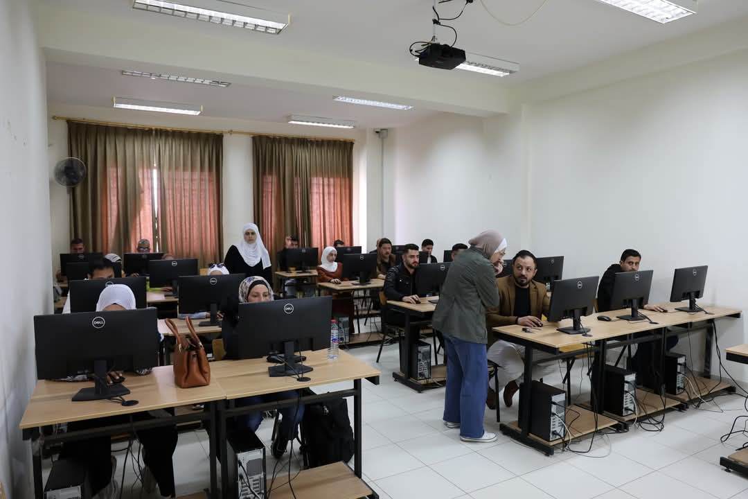 عقد امتحان الكفاءة الجامعية للطلبة في جامعة عجلون