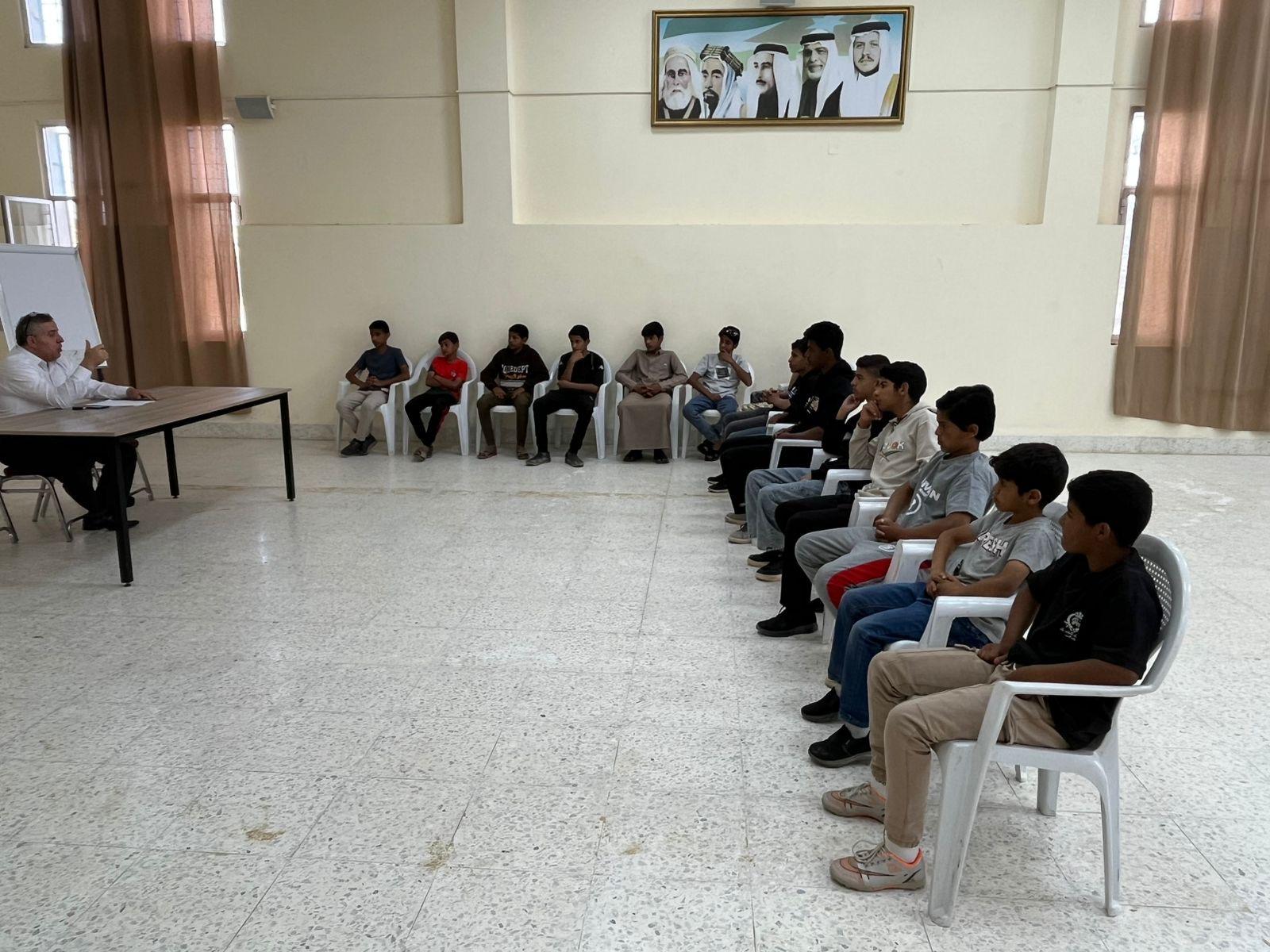 محاضرة توعوية في مركز شباب القطرانة حول المساواة والتسامح والاحترام