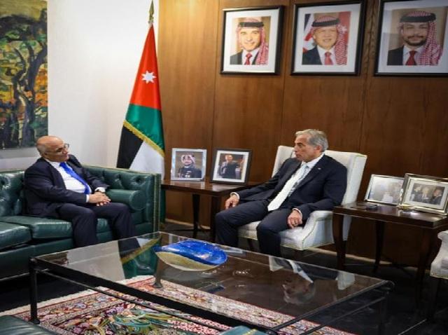 رئيس الوزراء لنقيب الصحفيين: منفتحون على الإعلام