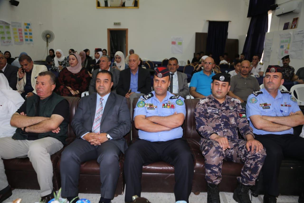 عرض مسرحي ودورات توعوية في مركز شابات دير أبي سعيد النموذجي