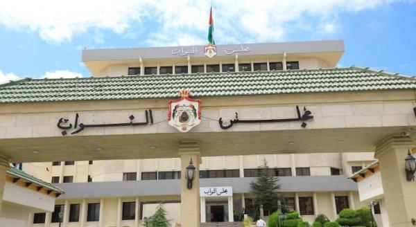 لجان نيابية تبحث تحديات النقل والطاقة والسياحة في الأردن