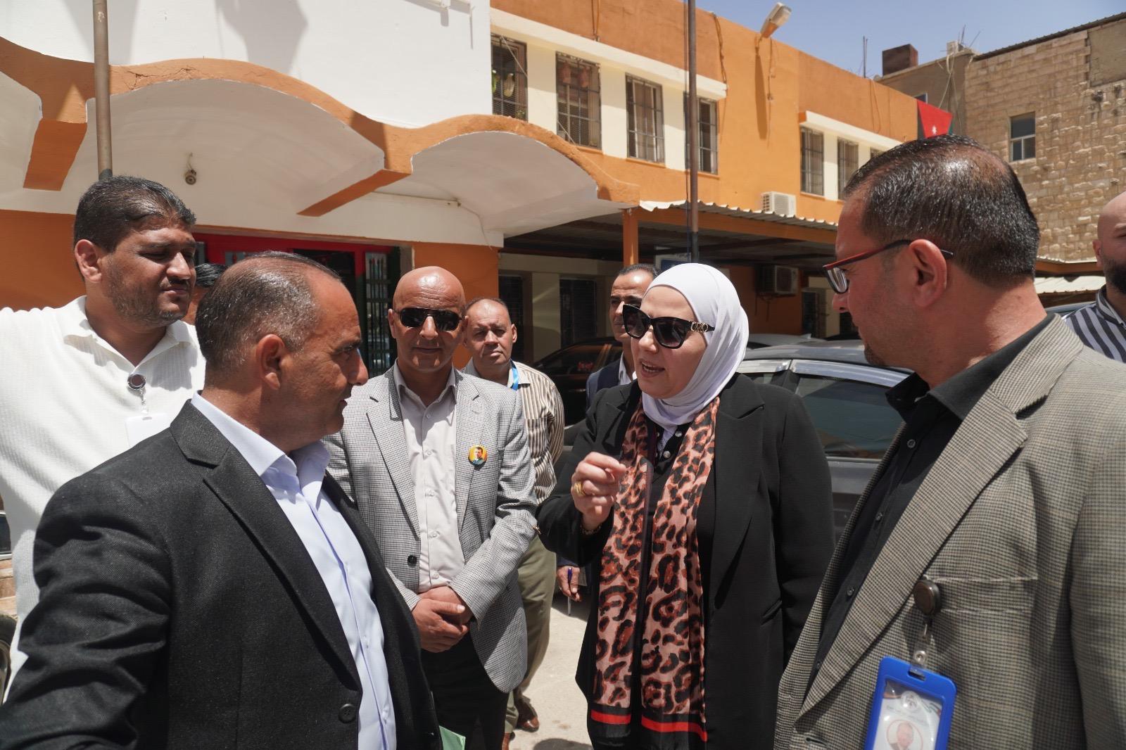 أمين عام وزارة التربية تتفقد مدارس قصبة المفرق
