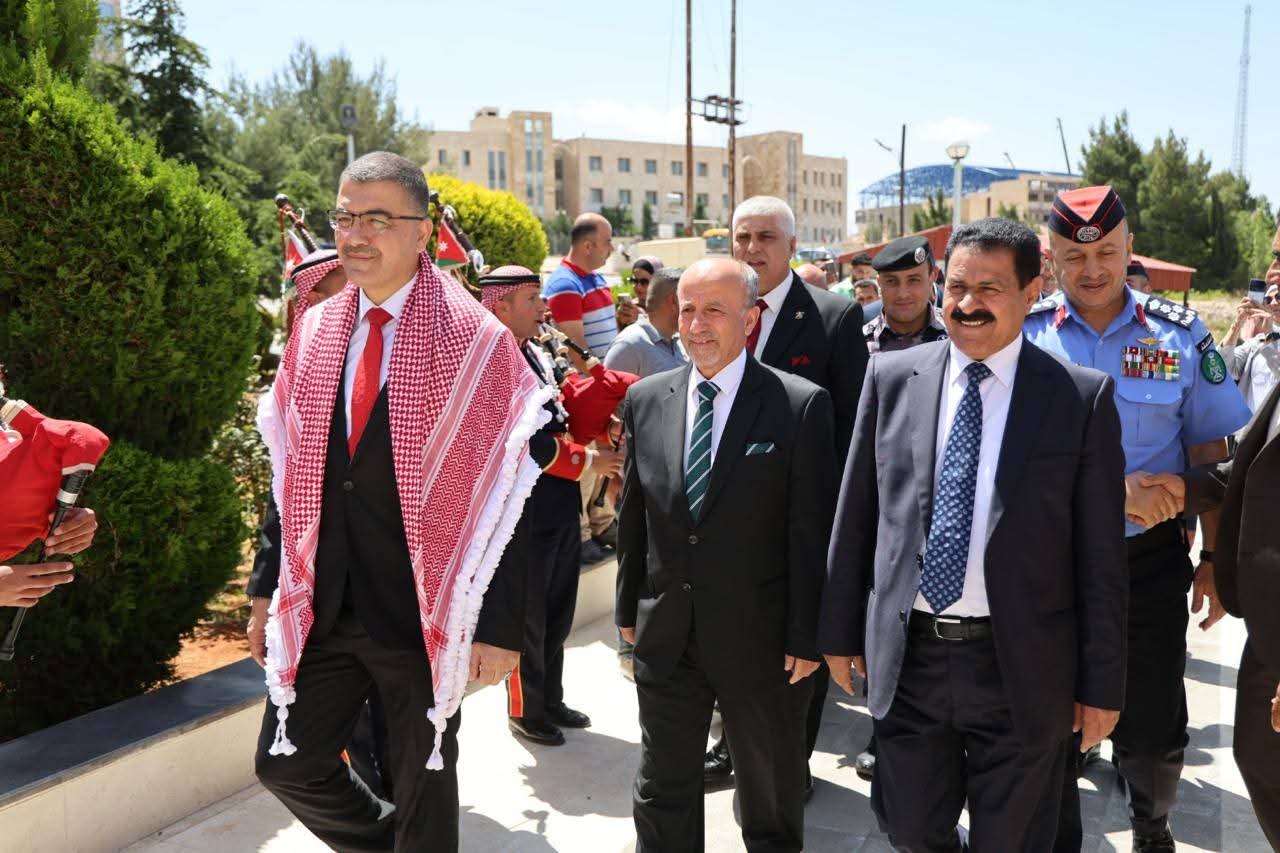 جامعة عجلون الوطنية تحتفل بعيد الاستقلال التاسع والسبعين