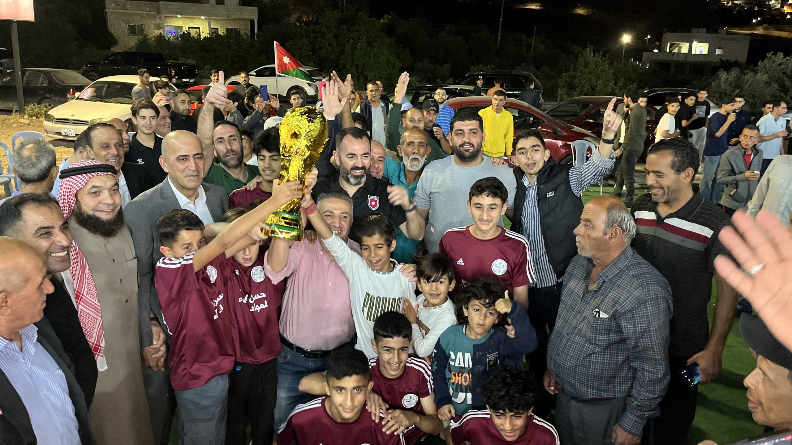 جرش :عشيرة العتوم تحتفل بتاهل المنتخب الوطني لكأس العالم(صور)