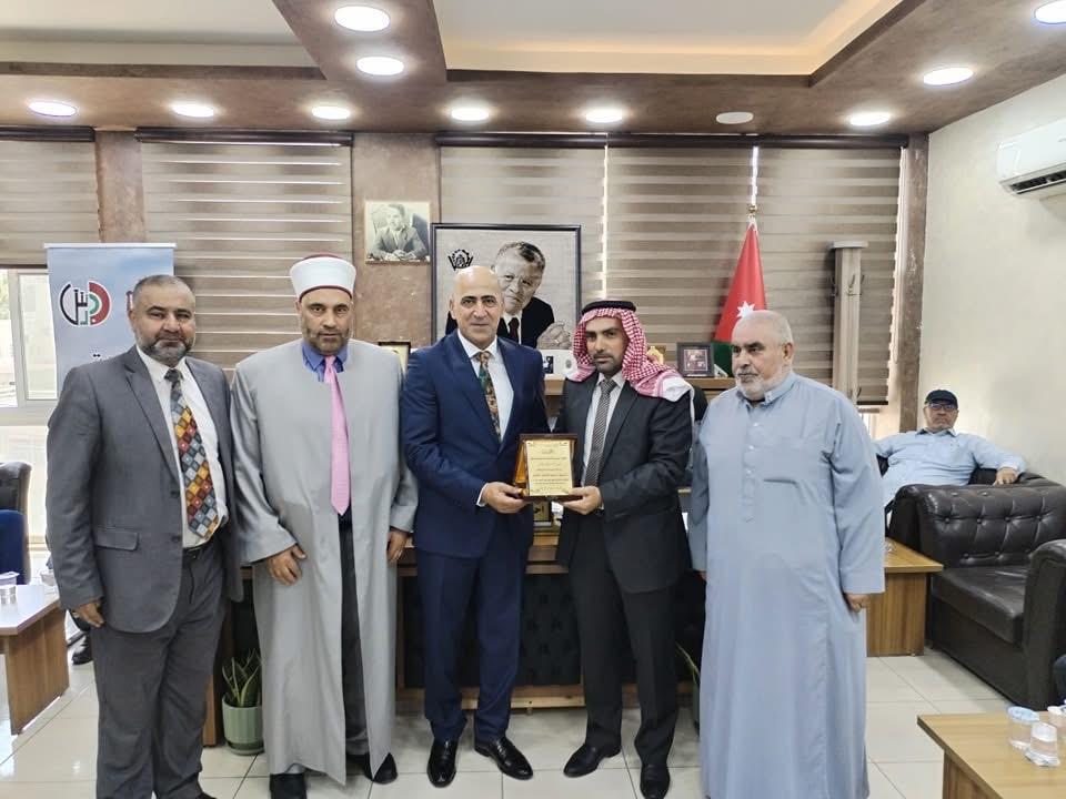 مدير أوقاف جرش يكرم رئيس بلدية جرش