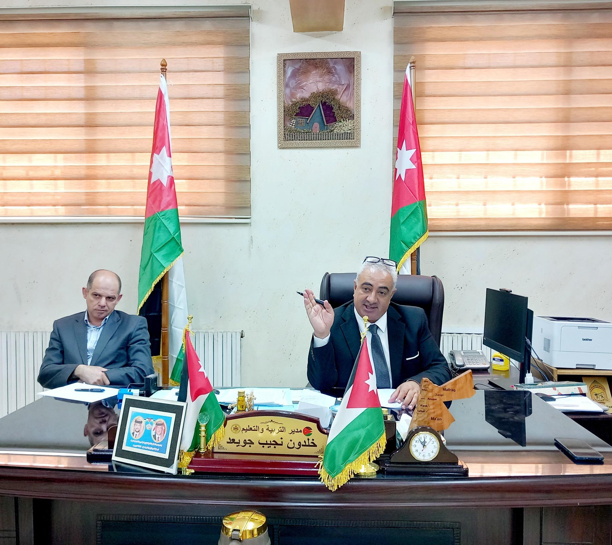 جويعد يلتقي فريق من إدارة التخطيط والبحث التربوي