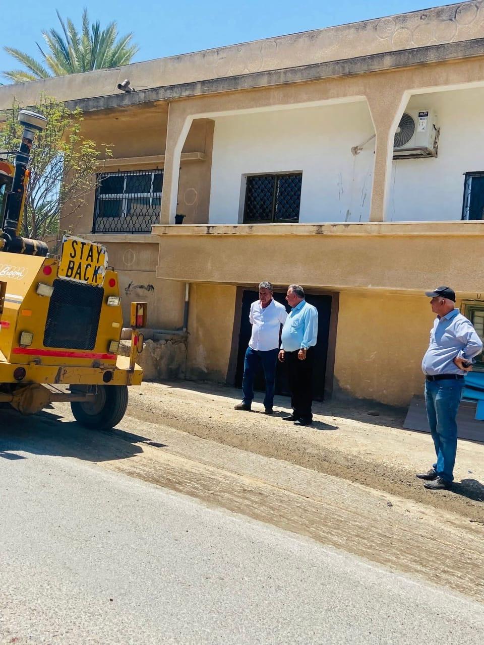 بلدية معدي الجديده بدأت بتعبيد الشوارع الرئيسيه والفرعية بتكلفة ٦٠٠ الف دينار أردني..