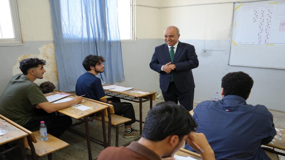 وزير التربية: أول امتحان لطلبة 