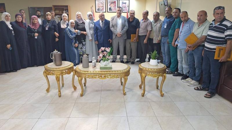 عجلون : مستشفى الايمان يكرم كوكبة من موظفيه لاحالتهم على التقاعد تقديرا لجهودهم
