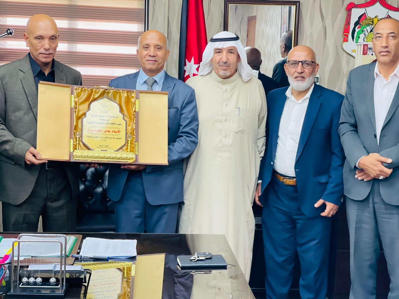 جمعية ام صليح الخيرية تكرم رئيس الاتحاد العام للجمعيات الخيرية