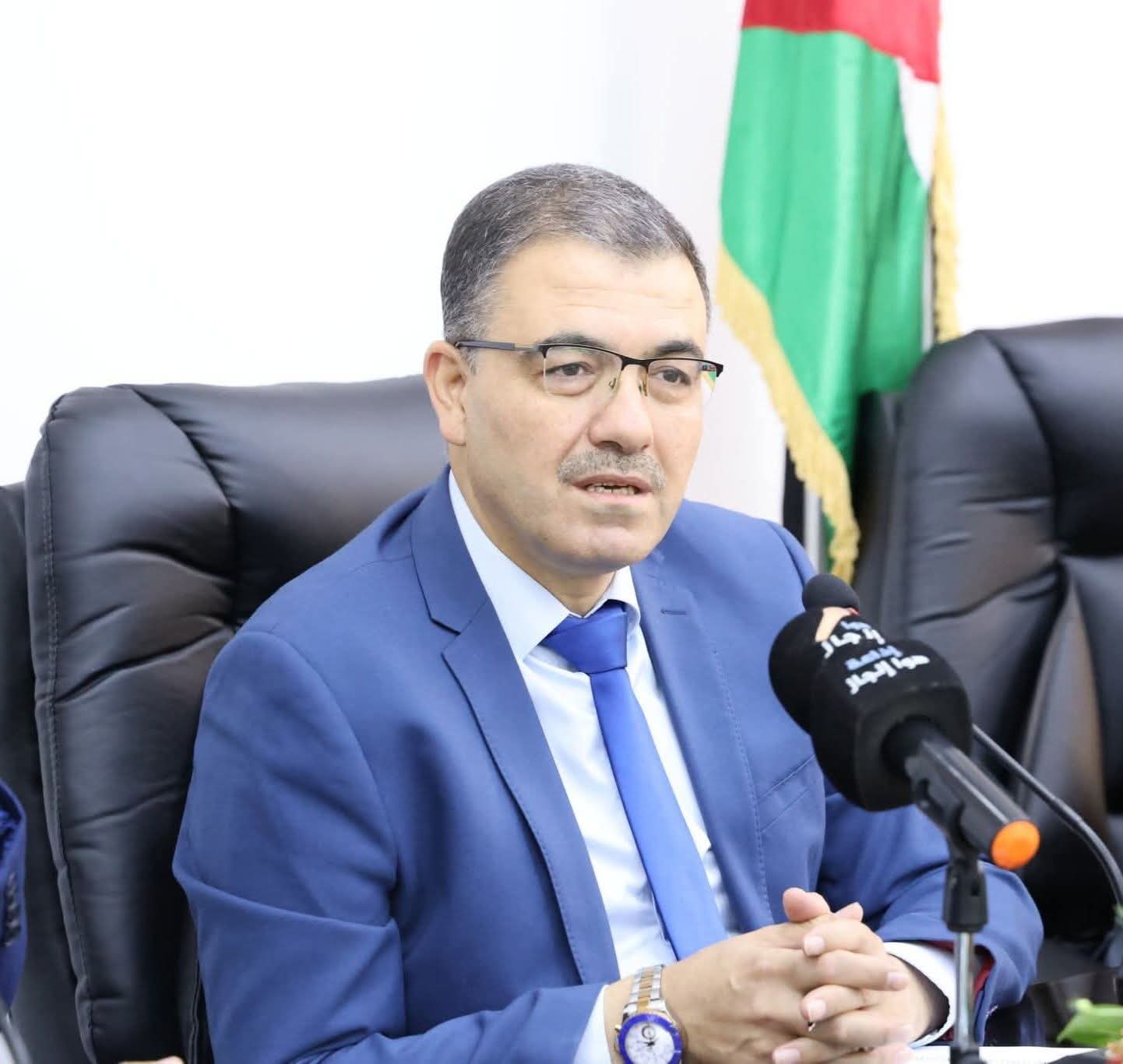 الدكتور الهناندة يكتب : الخريجون سفراؤنا: من جامعة عجلون الوطنية إلى ميادين الوطن