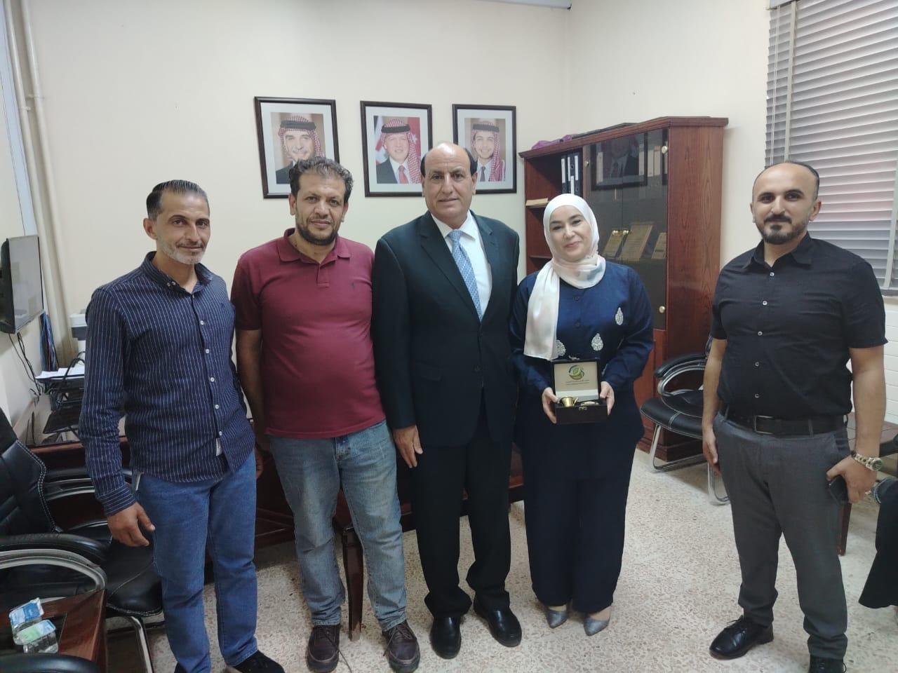 مدير عام البحوث الزراعية يكرّم المجالي تقديرًا لنشاطاتها البحثية في مواجهة التحديات المناخية والبيئية